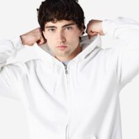 Gildan Heavy Blend 18600 Hoodie in White Close Up View